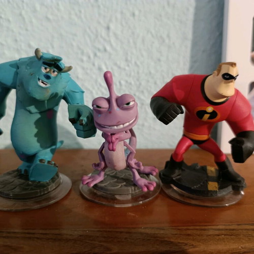 Disney Infinity PS3 game used, pack with 3 figures and device