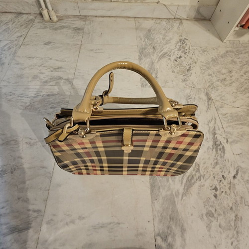 Gongca Checked Shoulder and Handbag with Gold Details like new