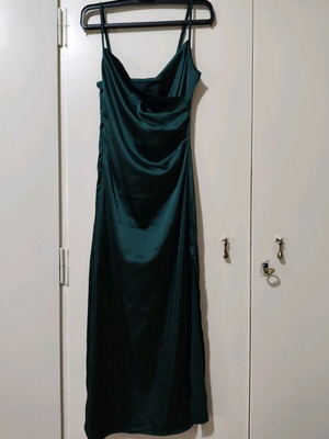 Emerald satin midi dress like new, size XS