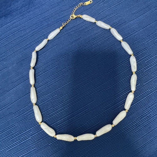 VG Styline necklace with elongated white iridescent beads
