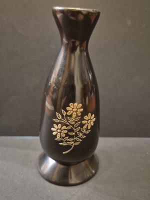 Μικρό βαζάκι από κέρατο μεταχειρισμένο με χειροποίητο σκάλισμα λουλούδια