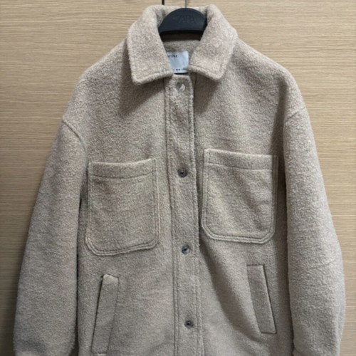 Beige Bershka coat with silver buttons like new
