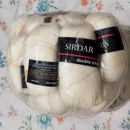 Sirdar All Wool Double Crepe Yarn cones new, pack of 51, white