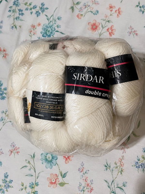 Sirdar All Wool Double Crepe Yarn cones new, pack of 51, white