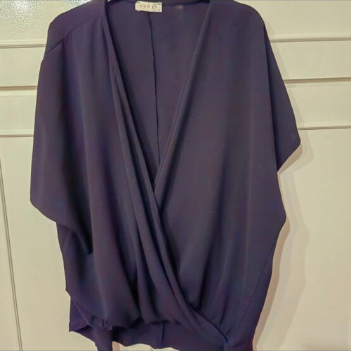 Black short-sleeve blouse like new, loose fit, Greek made