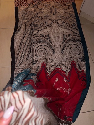 Doca scarf like new, red