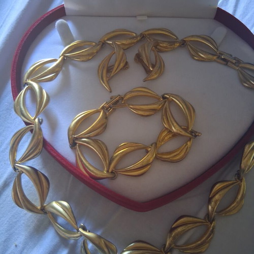 Vintage Atelier jewelry set like new, gold tone, 60s-70s