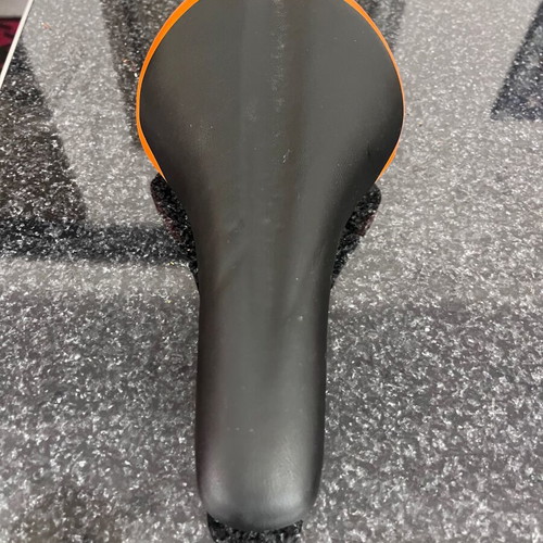 Bicycle saddle like new