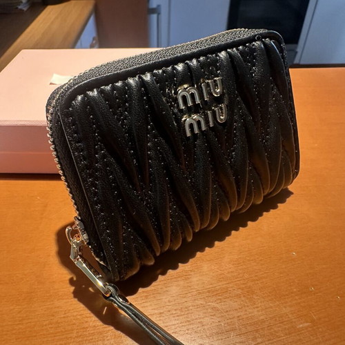 Miu Miu black leather wallet new, holds 5 cards with box