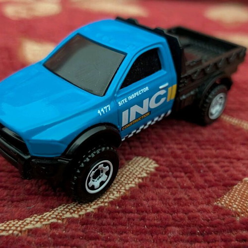 Matchbox 2016 Ram Flatbed like new, blue Construction vehicle