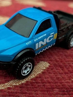 Matchbox 2016 Ram Flatbed like new, blue Construction vehicle