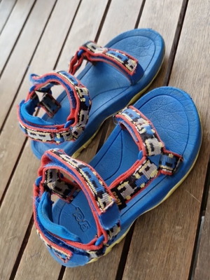 Teva kids sandals used, size 24-25, blue