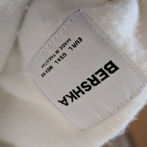 Bershka sweatshirt size L new, white