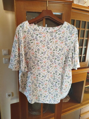 H&M women's blouse like new, size M, white and pink