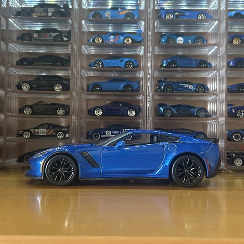 Maisto 2015 Corvette C7 Z06 1/24 scale like new