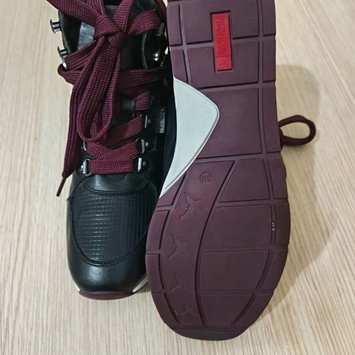 Pikolinos leather ankle boots like new, size 39, black and red