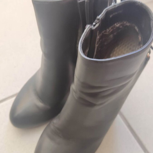 Black ankle boots size 38 used No Name Shoes
