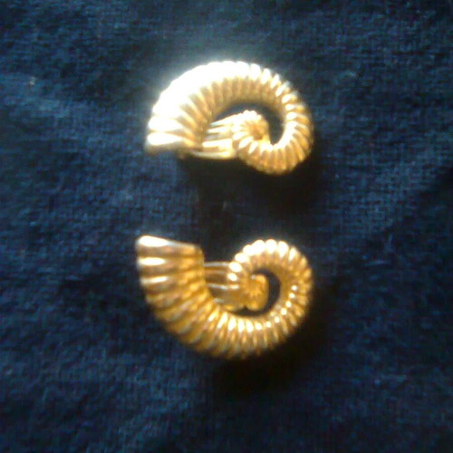 Necklace and earrings like new gold-colored