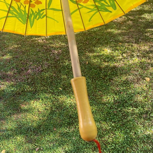 Chinese umbrella yellow like new with defect