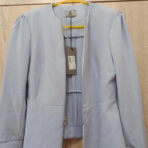 Light Blue Jacket new, size Medium