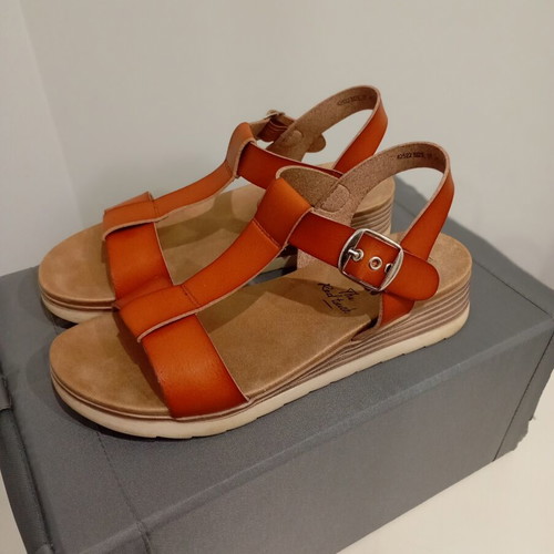 Xti women's sandals like new, size 37, brown