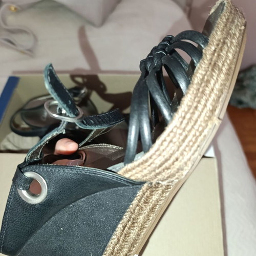 Clarks sandals size 36 like new black and beige