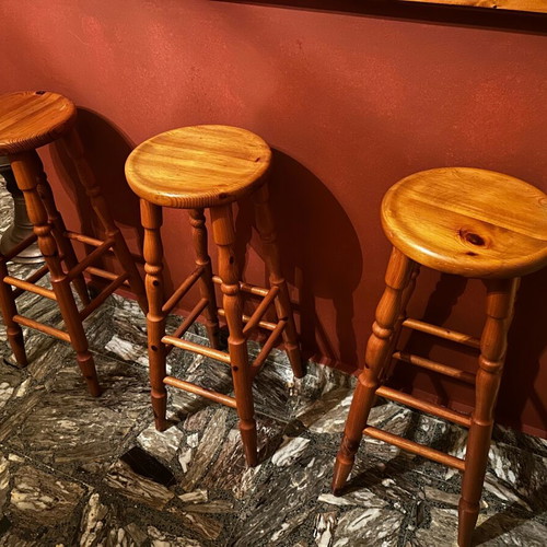 Wooden bar stools set of 3, like new, solid wood