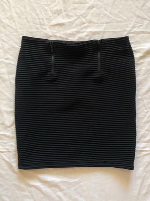 Bershka mini skirt tight fitted used, black