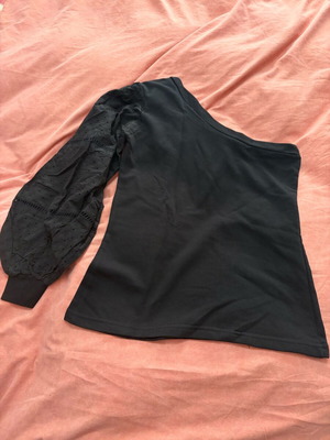 Kippul One Sleeve Top black like new, size S