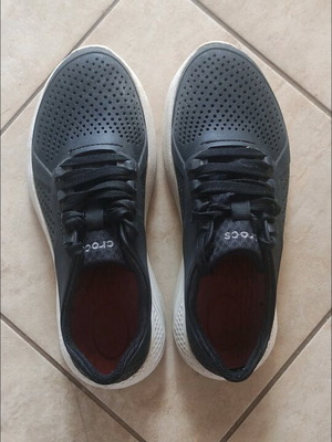 Αθλητικά γυναικεία Crocs Literide W8 καινούργια, μαύρο-άσπρο