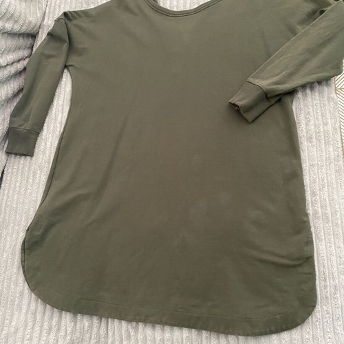 Long blouse like new, size M, green