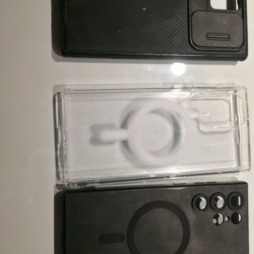 Samsung S22 Ultra cases like new, genuine and Spigen