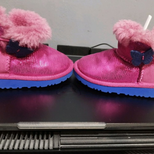 UGG Australia Kids Mini Bailey Button Lizard boots used, size 22.5