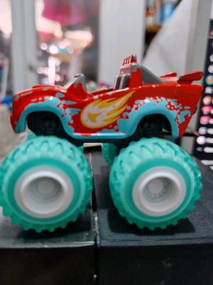 Hot Wheels Monster Trucks Twisted Tredz αυτοκινητάκια καινούργια, πακέτο 7 τεμάχια