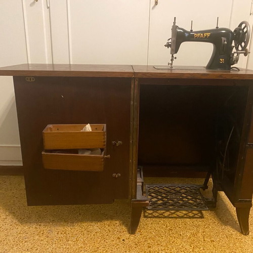Pfaff-31 sewing machine used, treadle, functional, 1950