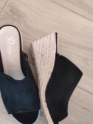 Parex platform sandals size 40 like new, black and beige