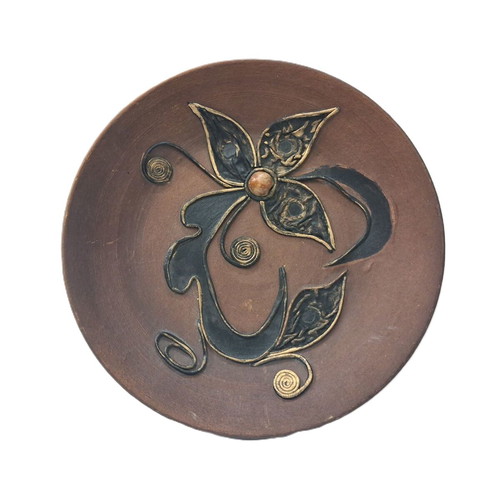 Vintage decorative plate with applied leather, 20 cm