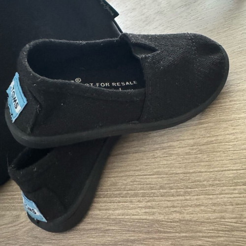 Toms baby shoes new, size 22