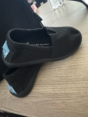 Toms baby shoes new, size 22