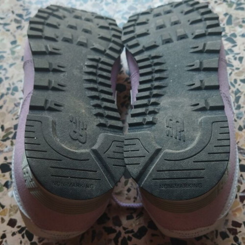 New Balance athletic shoes like new, size 40, pink