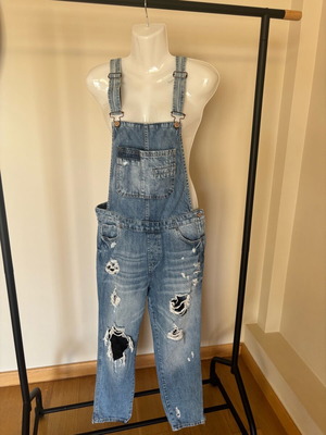 Zara denim jumpsuit M like new with embroidered lace on knee blue