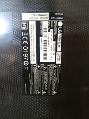 LG 50UH635V 50'' LED Ultra HD Smart WiFi TV like new with damaged panel