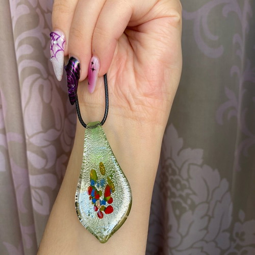 Murano glass green leaf pendant necklace new with black cord