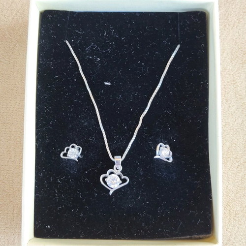 925 Silver Jewelry Set like new with Necklace and Zircon Earrings