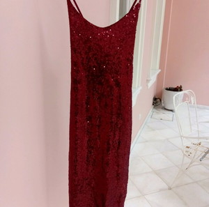boohoo γυναικείο φόρεμα καινούριο με παγιετες σε νούμερο medium