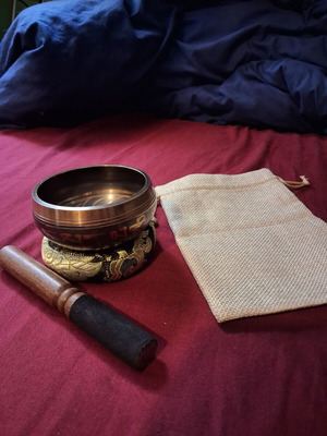 Tibetan Singing Bowl 8cm new with striker and fabric case