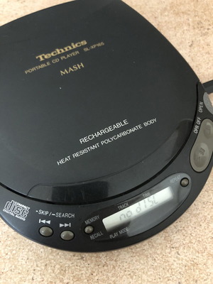 Technics Portable CD-Player SL-XP165 used with Sony headphones