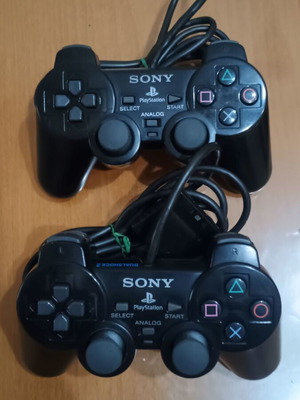 Sony DualShock 2 transparent black controllers, pack of 2