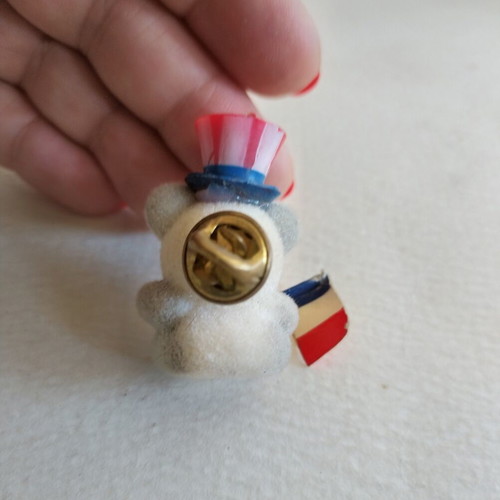 Retro children's velvet pin from the 80s like new