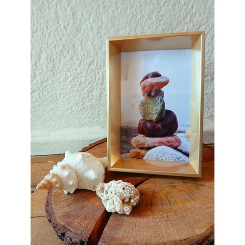Decorative photo frame with 10x15cm printed picture